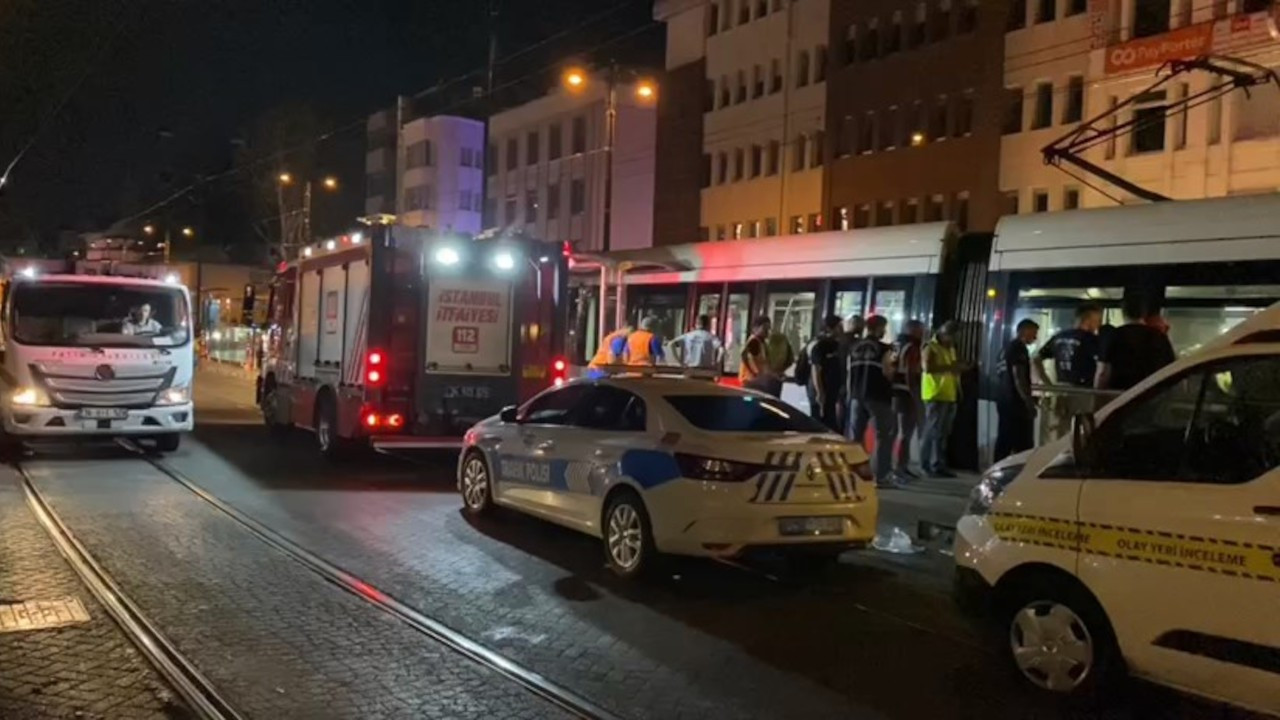 İstanbul’da dengesini kaybederek raylara düşen kişi öldü