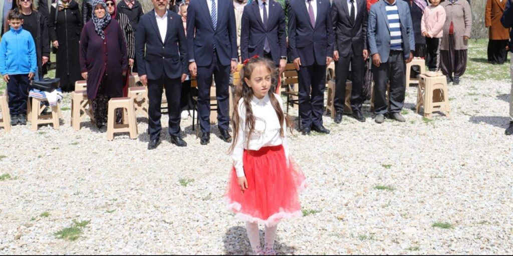 bayramin-kutlu-olsun-kiz-cocugu-3rYnGiB2