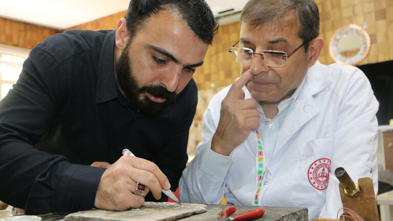 ispanyollarin-diyarbakir-hayranligi-yine-gelecegiz-JEvFQ6LB