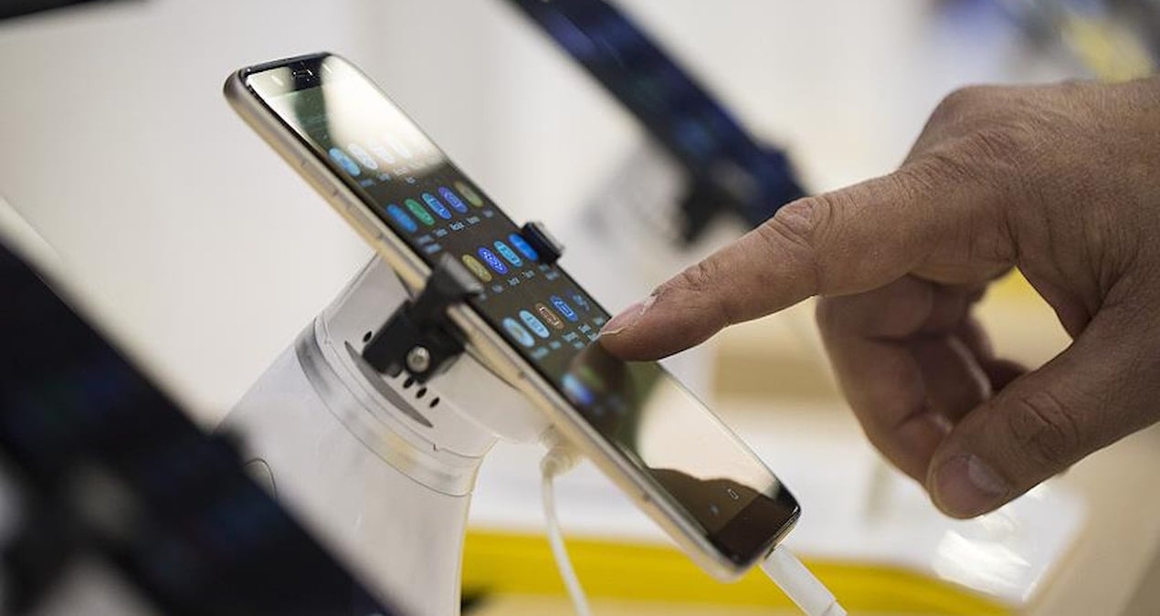 tarih-verildi-akilli-telefon-fiyatlarina-dev-zam-geliyor-E2LVjGO4
