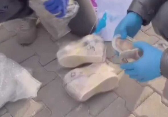 tokatta-kadin-ayakkabisina-gizlenmis-16-kilogram-eroin-ele-gecirildi-GZSkygy9